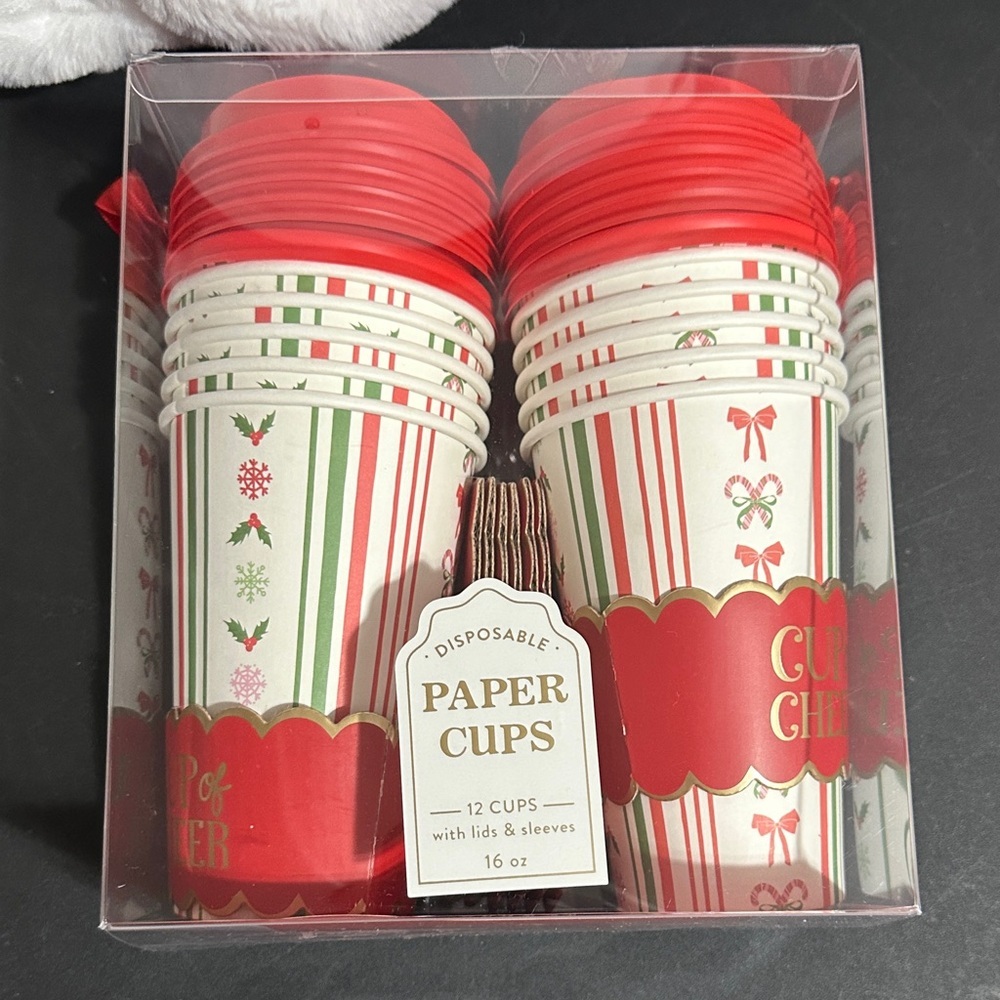 Emily Dumas set of 12 disposable Christmas paper cups with sleeves